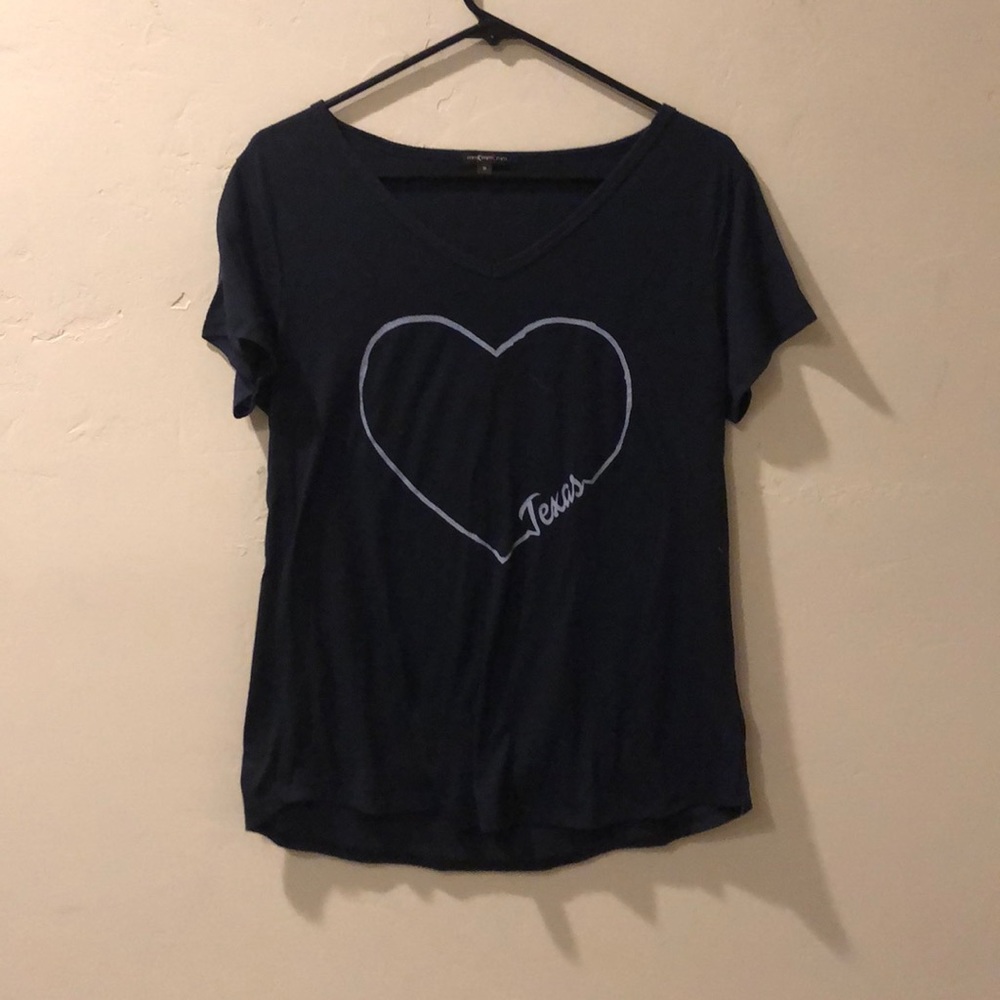 blue short sleeve t-shirt